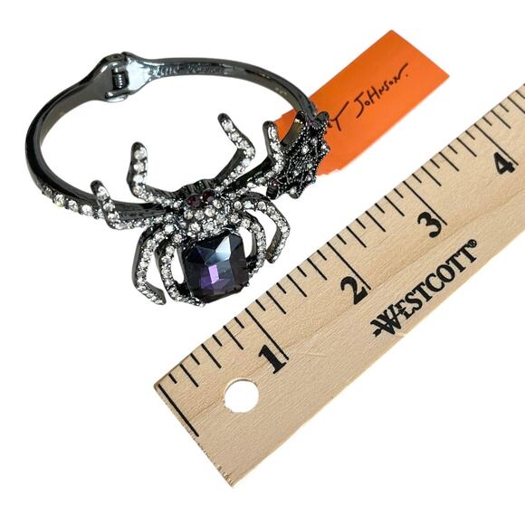 NEW Betsey Johnson SPIDER BANGLE BRACELET Purple Glass Metal Goth Halloween - Picture 6 of 7